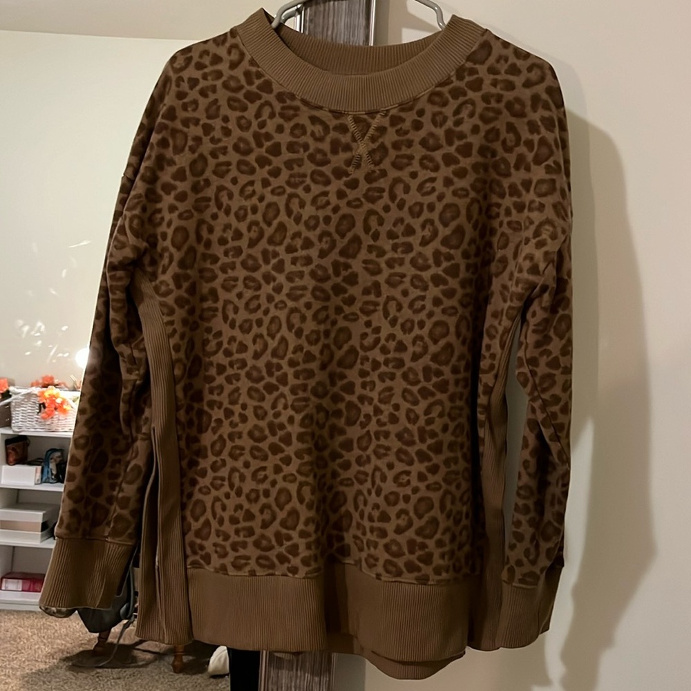 Avia leopard sweater